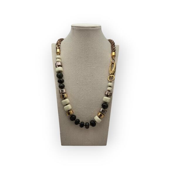Black, Cream & Metallic Beaded Boho Old Money Classic Style Necklace - Picture 3 of 8